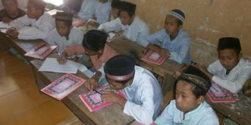 SANTRI TIDAK BOLEH PUTUS SEKOLAH