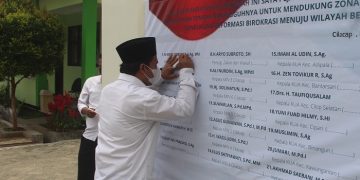 Bangun Pelayanan dengan tagline ” Kerja” , Pejabat Kankemenag Tanda Tangani Pakta Integritas