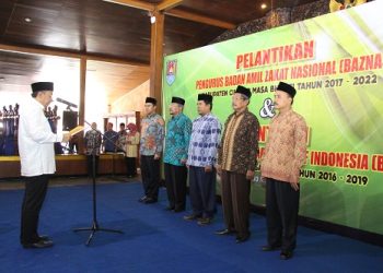 Bupati Cilacap Melantik Pengurus BAZNAS Periode 2017 – 2022