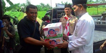 MTsN KAWUNGANTEN BANTU KORBAN BANJIR