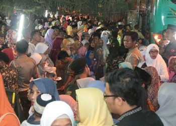 Ratusan orang Antar Calon Jamaah Haji Hingga Pintu Gerbang