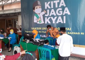 Ratusan Santri dan Pengasuh Pondok Pesantren Terima Vaksin