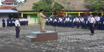 MTsN 3 Cilacap Upacara Dengan Kamad Baru