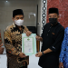 Kepala Kankemenag Kabupaten Cilacap serahkan Izin Operasional Rumah Tahfidz dan TPQ Nurut Tauhid Kawunganten