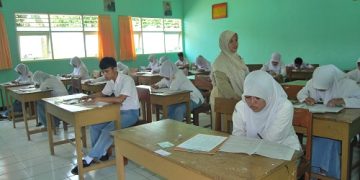 KAKANKEMENAG TINJAU PELAKSANAAN UN MA