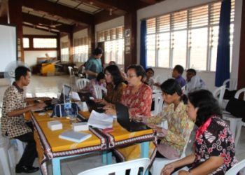 GURU AGAMA KATOLIK SIAPKAN PERANGKAT PEMBELAJARAN