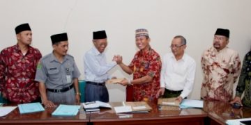 SERAH TERIMA YAYASAN MASJID AGUNG DARUSSALAM