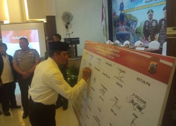 Sambut Natal dan Tahun Baru, Kakankemenag Teken Jaga Kondusifitas Cilacap