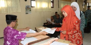 303 Guru Madrasah Terima SK Inpassing