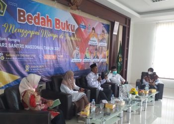 Gumalis Cilacap Bedah Buku ''Menggapai Mimpi Di Pesantren''
