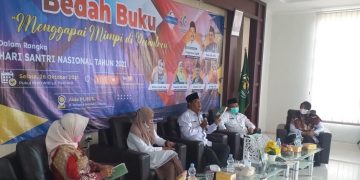 Gumalis Cilacap Bedah Buku ''Menggapai Mimpi Di Pesantren''