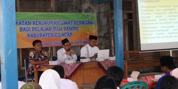 SOSIALISASI DERADIKALISASI SAMBANGI PELAJAR DAN SANTRI