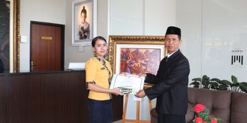 Pengukuran Arah Kiblat Hotel Atrium Ditandai Penyerahan Sertifikat
