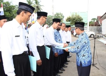 16 PEGAWAI HONORER LULUS TES 2013 BELUM TERIMA SK