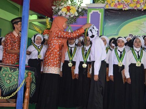 MIN PEKUNCEN PERINGKAT PERTAMA UM SE KABUPATEN CILACAP