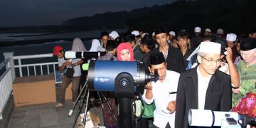 KEMENAG CILACAP GELAR RUKYATUL HILAL DI PANTAI PEDALENG