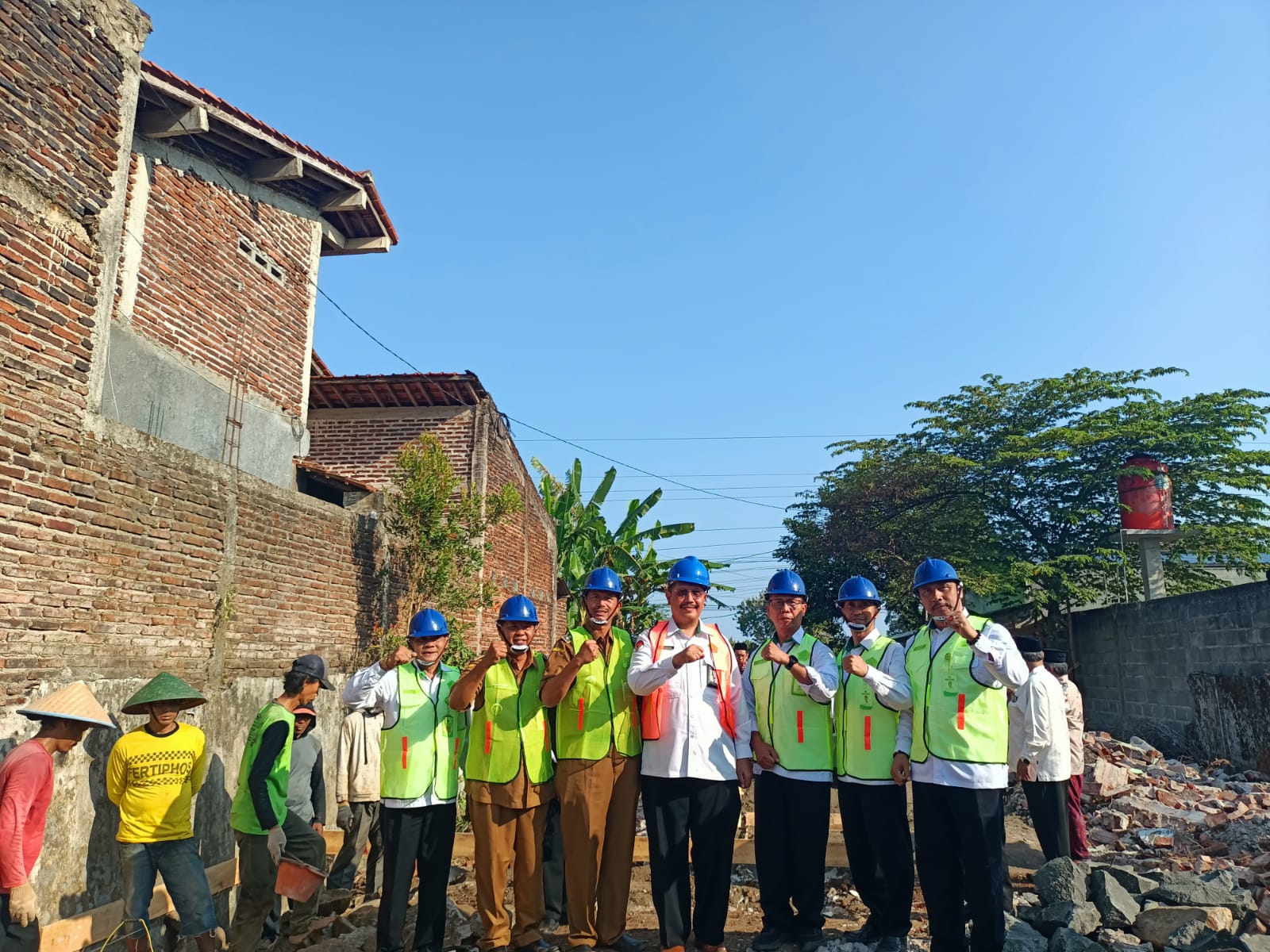 Tingkatkan Layanan Keagamaan, Kepala Kemenag Cilacap Resmikan Peletakan Batu Pertama KUA Kroya
